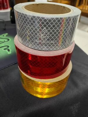 ECE104R Gemetalliseerde gele kleur E11 reflecterende tape voor vrachtwagenveiligheid