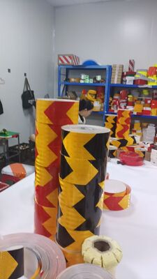 Fabrikant Reflecterende Stickers Achtermarkering Plaat Sticker Op Maat Geknipte Voertuig Reflecterende Chevrons Streep
