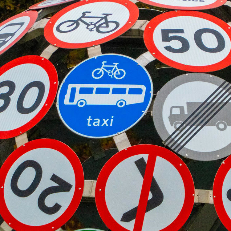 Veiligheid op de weg Veiligheid verkeersborden waterdicht verkeerswaarschuwing Reflectieve borden Zwarte wegwerken Reflectieve bladen verkeersborden