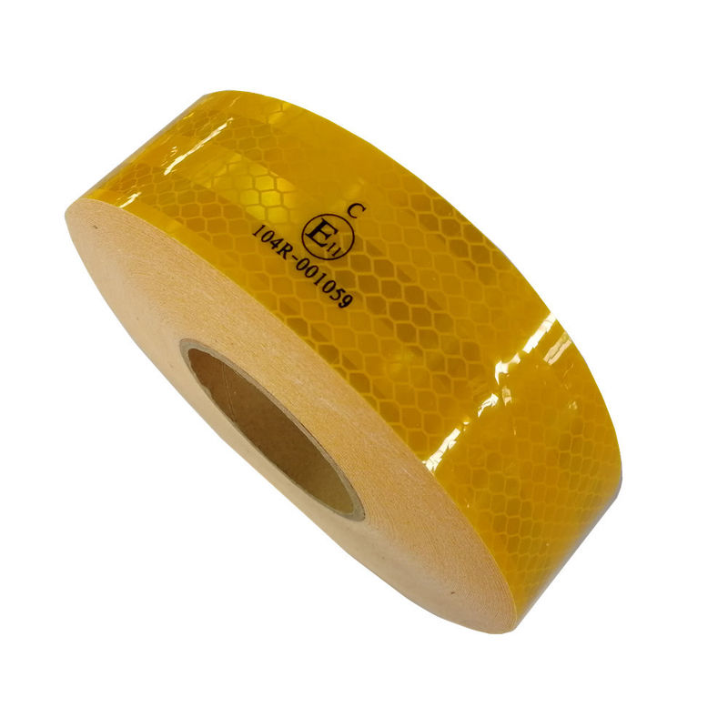 50mm*45.72m Grootte Gele Conspicuity Tape Reflectieve Sticker 3 - 5 Jaar Duurzaam